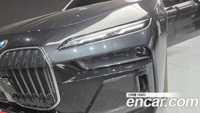 BMW 7 Series 2023 — ფოტო 13/33