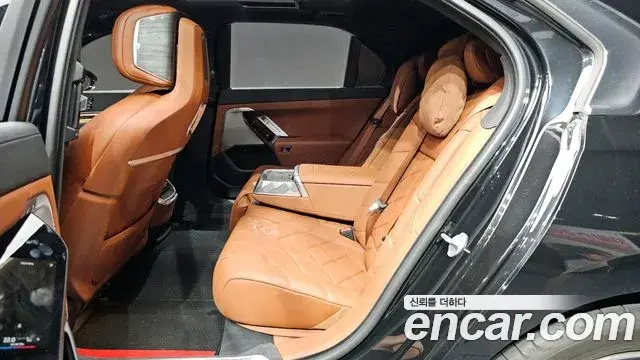BMW 7 Series 2023 — ფოტო 9/33