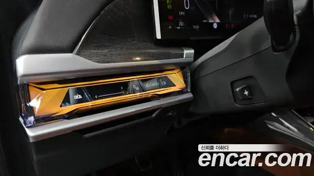 BMW 7 Series 2023 — ფოტო 23/33