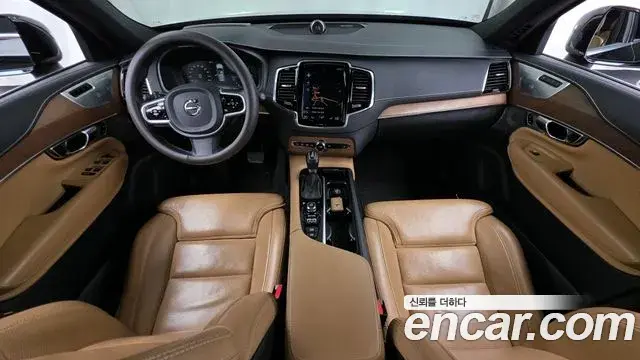 Volvo XC90 2019 — Şəkil 32/37