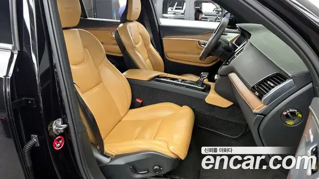 Volvo XC90 2019 — Şəkil 33/37
