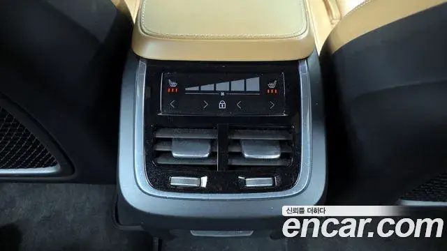 Volvo XC90 2019 — Şəkil 17/37