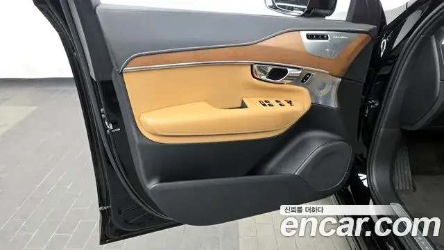 Volvo XC90 2019 — Şəkil 31/37