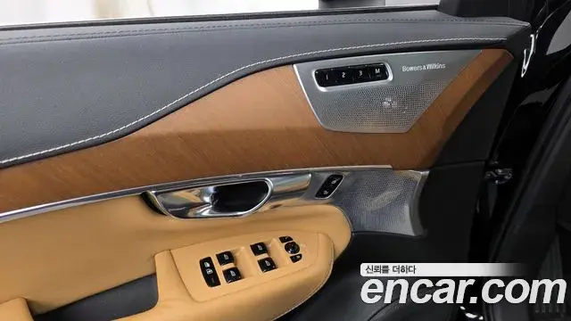 Volvo XC90 2019 — Şəkil 12/37