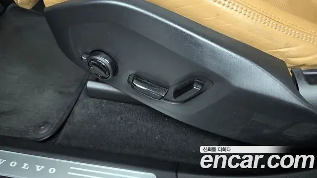 Volvo XC90 2019 — Şəkil 24/37