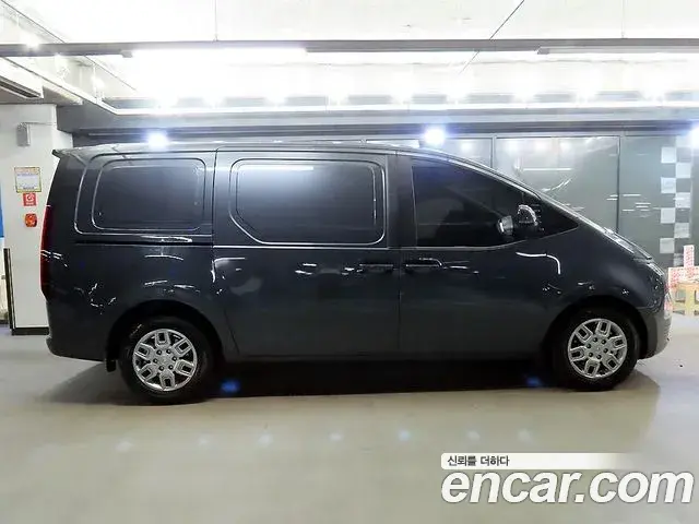 Hyundai Staria 2023 — Photo 5/19