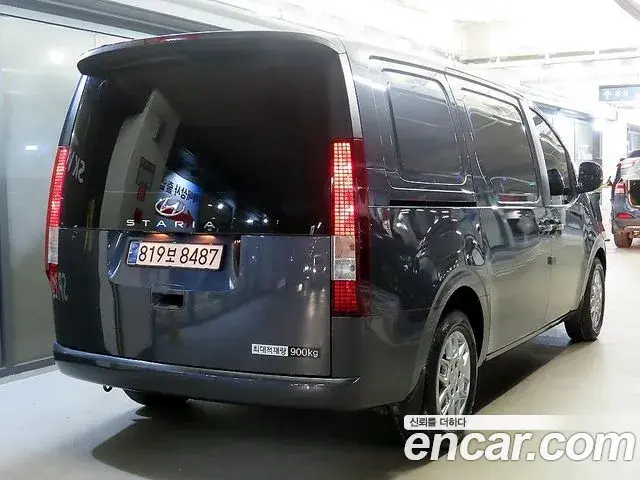 Hyundai Staria 2023 — Photo 8/19