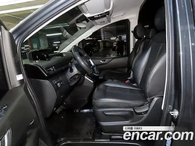 Hyundai Staria 2023 — Photo 16/19