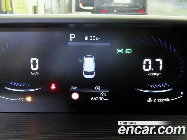 Hyundai Staria 2023 — Photo 3/19
