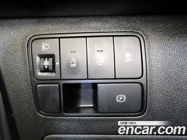 Hyundai Staria 2023 — Photo 18/19