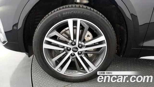 Audi Q5 2023 — Şəkil 18/38