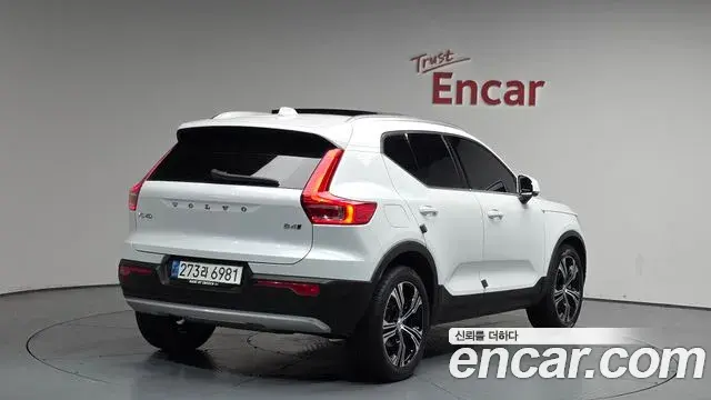 Volvo XC40 2021 — Şəkil 21/31
