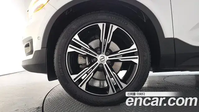 Volvo XC40 2021 — Şəkil 31/31