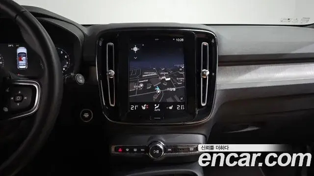 Volvo XC40 2021 — Şəkil 20/31