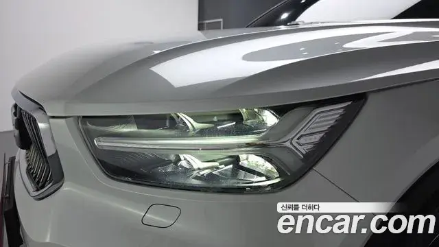 Volvo XC40 2021 — Şəkil 4/31