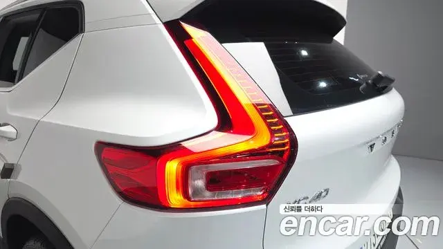 Volvo XC40 2021 — Şəkil 29/31