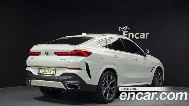 BMW X6 2021 — Photo 22/39