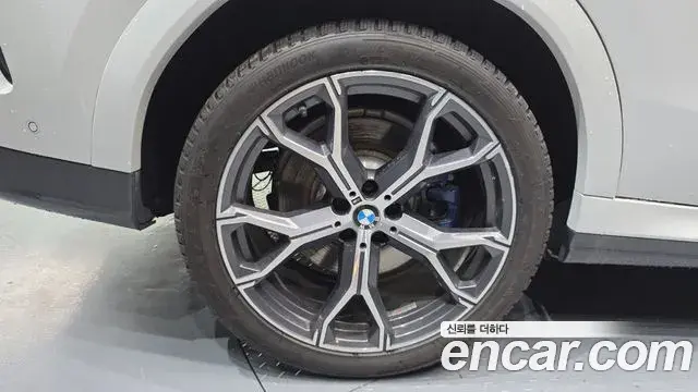 BMW X6 2021 — Photo 38/39