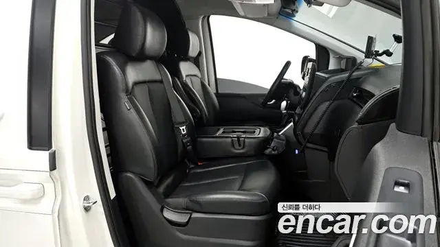 Hyundai Staria 2021 — Şəkil 24/33