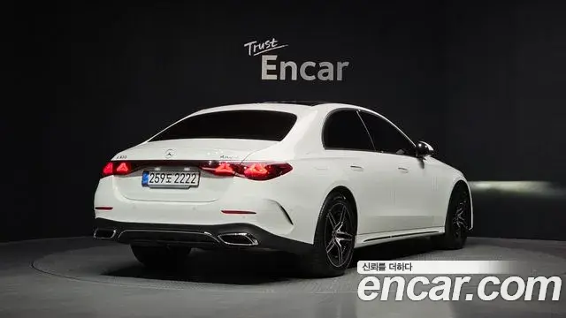 Mercedes-Benz E-Class 2025 — Photo 17/20