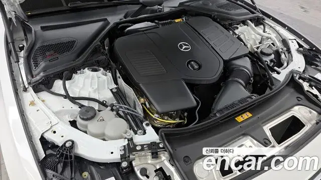 Mercedes-Benz E-Class 2025 — Photo 11/20