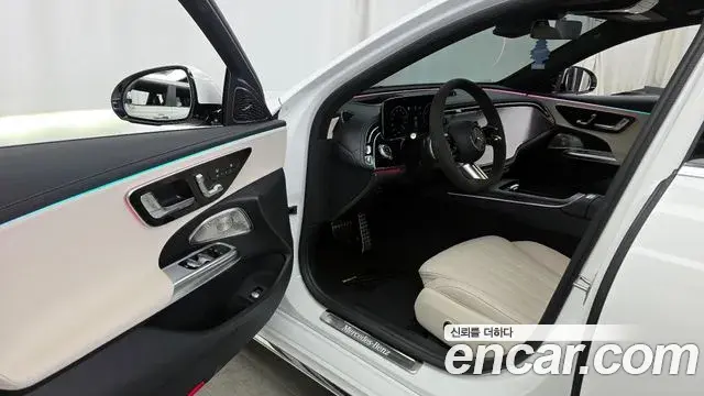 Mercedes-Benz E-Class 2025 — Photo 4/20