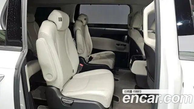 Kia Carnival 2020 — Фото 11/20