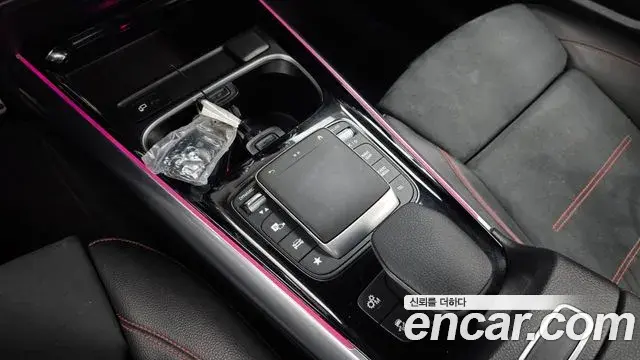 Mercedes-Benz GLA-Class 2022 — ფოტო 19/33