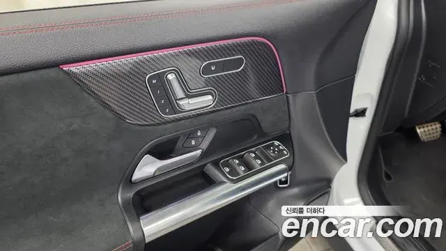 Mercedes-Benz GLA-Class 2022 — ფოტო 17/33