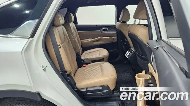 Kia Sorento 2023 — Şəkil 28/30