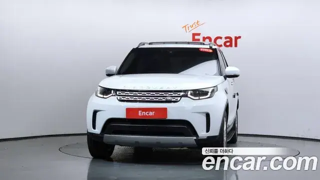 Land Rover Discovery 5 2018 — ფოტო 20/38