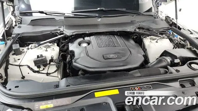 Land Rover Discovery 5 2018 — ფოტო 32/38