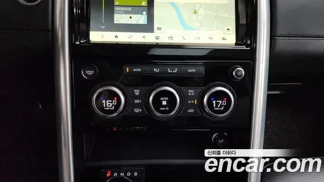 Land Rover Discovery 5 2018 — ფოტო 7/38