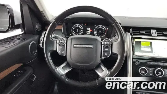 Land Rover Discovery 5 2018 — ფოტო 16/38