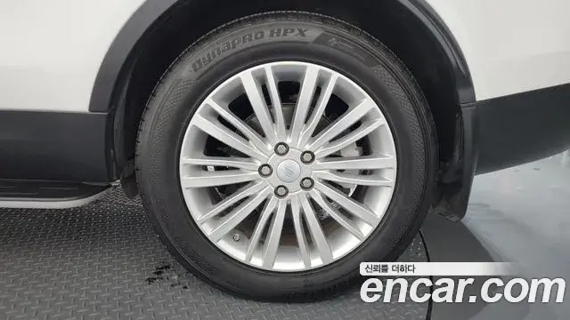 Land Rover Discovery 5 2018 — ფოტო 13/38