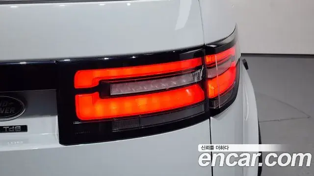 Land Rover Discovery 5 2018 — ფოტო 33/38