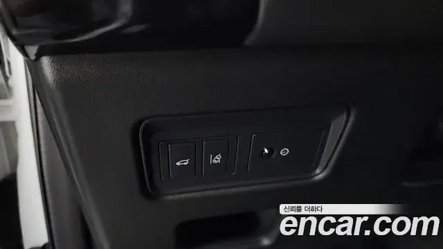 Land Rover Discovery 5 2018 — ფოტო 19/38