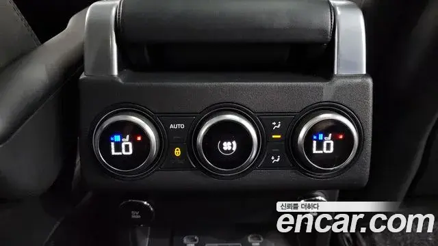 Land Rover Discovery 5 2018 — ფოტო 22/38