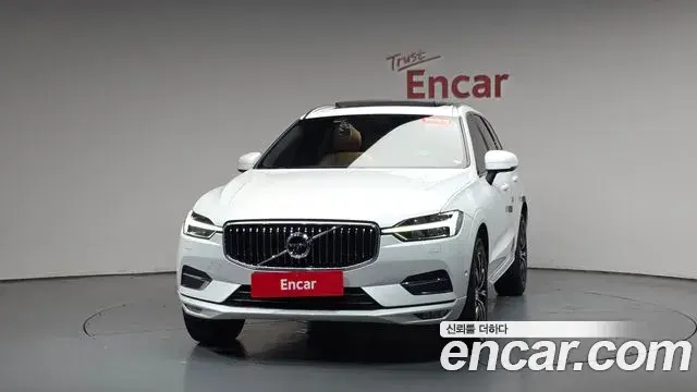 Volvo XC60 2018 — ფოტო 29/34
