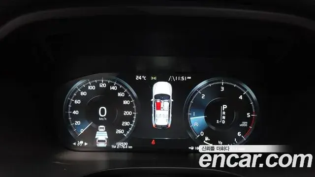 Volvo XC60 2018 — ფოტო 8/34
