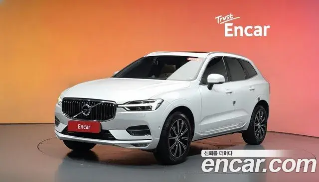 Volvo XC60 2018 — ფოტო 25/34