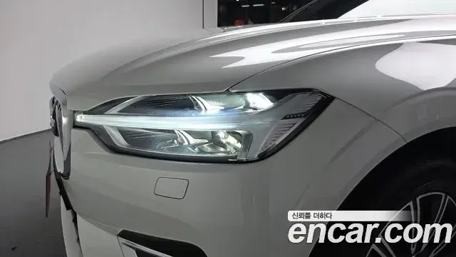 Volvo XC60 2018 — ფოტო 4/34