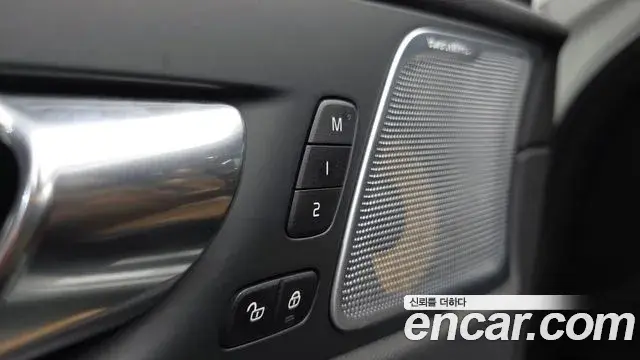 Volvo XC60 2018 — ფოტო 2/34