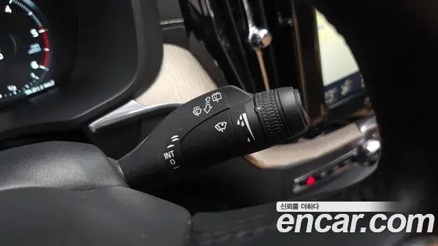 Volvo XC60 2018 — ფოტო 3/34