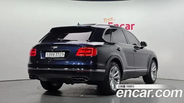 Bentley Bentayga 2019 — Photo 28/36