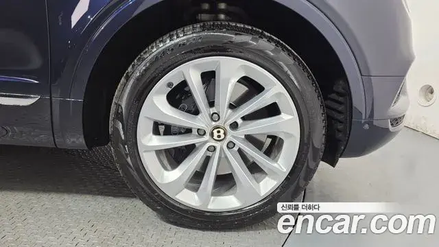 Bentley Bentayga 2019 — Photo 10/36