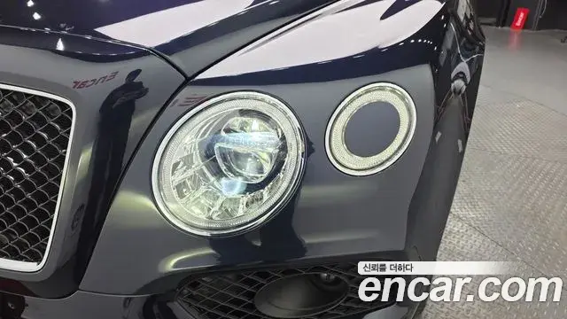 Bentley Bentayga 2019 — Photo 27/36