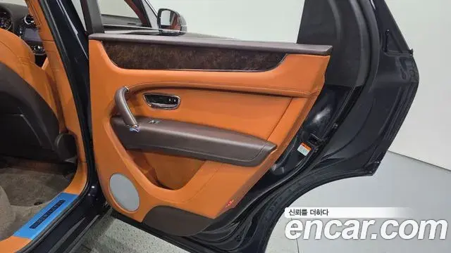 Bentley Bentayga 2019 — Photo 22/36