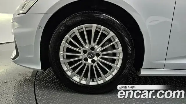 Audi A6 2020 — ფოტო 8/33
