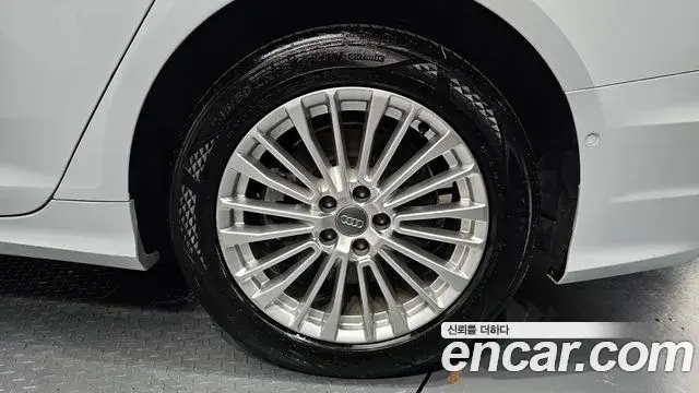 Audi A6 2020 — ფოტო 19/33